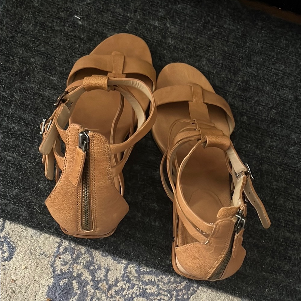 Eileen Fisher Tan Leather Sandals with Geometric Straps